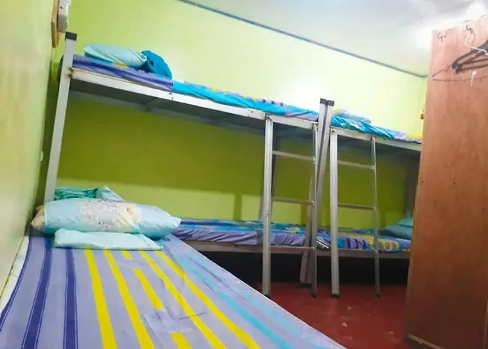 Madame O'chelle's Dormitel Hostel *