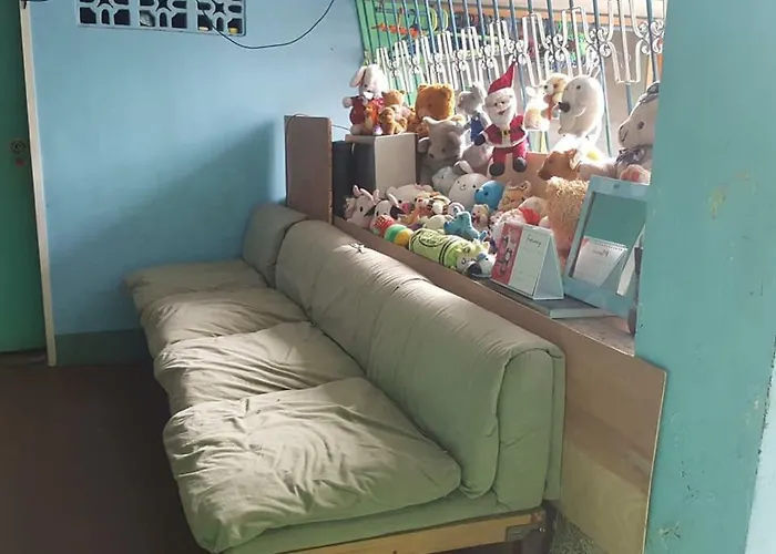 Madame O'chelle's Dormitel Hostel *
